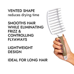 Brosse Ion Blowout poignée légère pour une utilisation facile.