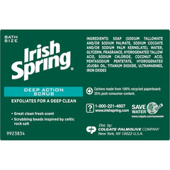 Irish Spring Deep Action Scrub Bar mousse fraîche pour une douche revitalisante.