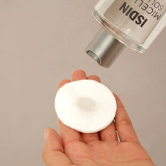 Solution micellaire ISDIN hydratante adaptée peau sensible.