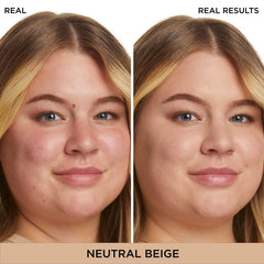 Échantillon swatch teinte neutre beige sur peau pour évaluer l'harmonie du teint