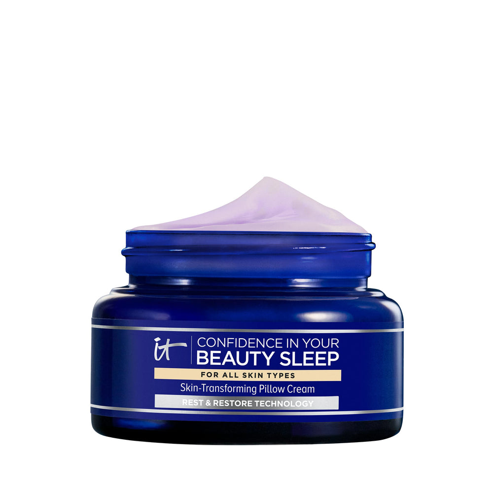 IT Cosmetics Confidence Nuit Crème présente une texture riche qui hydrate pendant le sommeil.