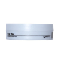 Application du Wax Clear avec les doigts pour une tenue flexible.