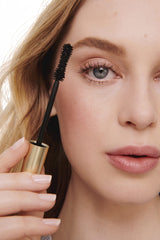 Jane Iredale Beyond Lash Mascara pigment noir intense pour un regard profond.