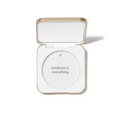 Jane Iredale Compact Rechargeable avec coque aluminium protège la poudre lors de vos déplacements.