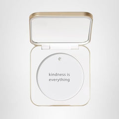 Jane Iredale Compact Rechargeable miroir intérieur idéal pour retouches.