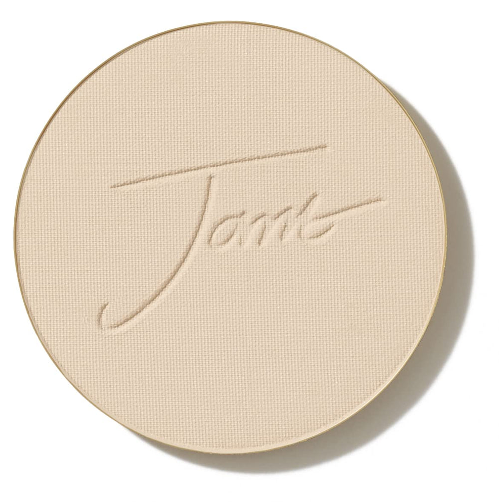 Jane Iredale PurePressed Base recharge dans un compact réutilisable, pratique et durable.