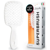 Janeke Superbrush montre sa brosse démêlante et ventillée pour démêler en douceur