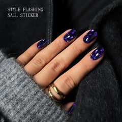 Sticker gel violet foncé JMEOWIO sur ongle, fini lisse et longue durée.