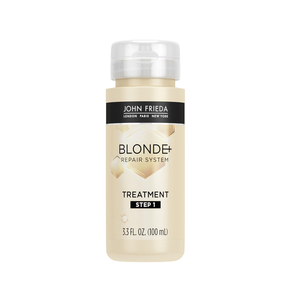 John Frieda Blonde+ Pré-Shampooing, bouteille chic sur fond clair, protège les cheveux blond lors du shampooing.