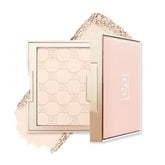 Poudre Jouer hydratante et fixatrice, effet flou sur le visage.