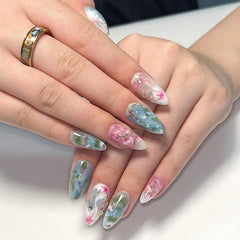 ongles Jremg design fleurs et perles, look glamour
