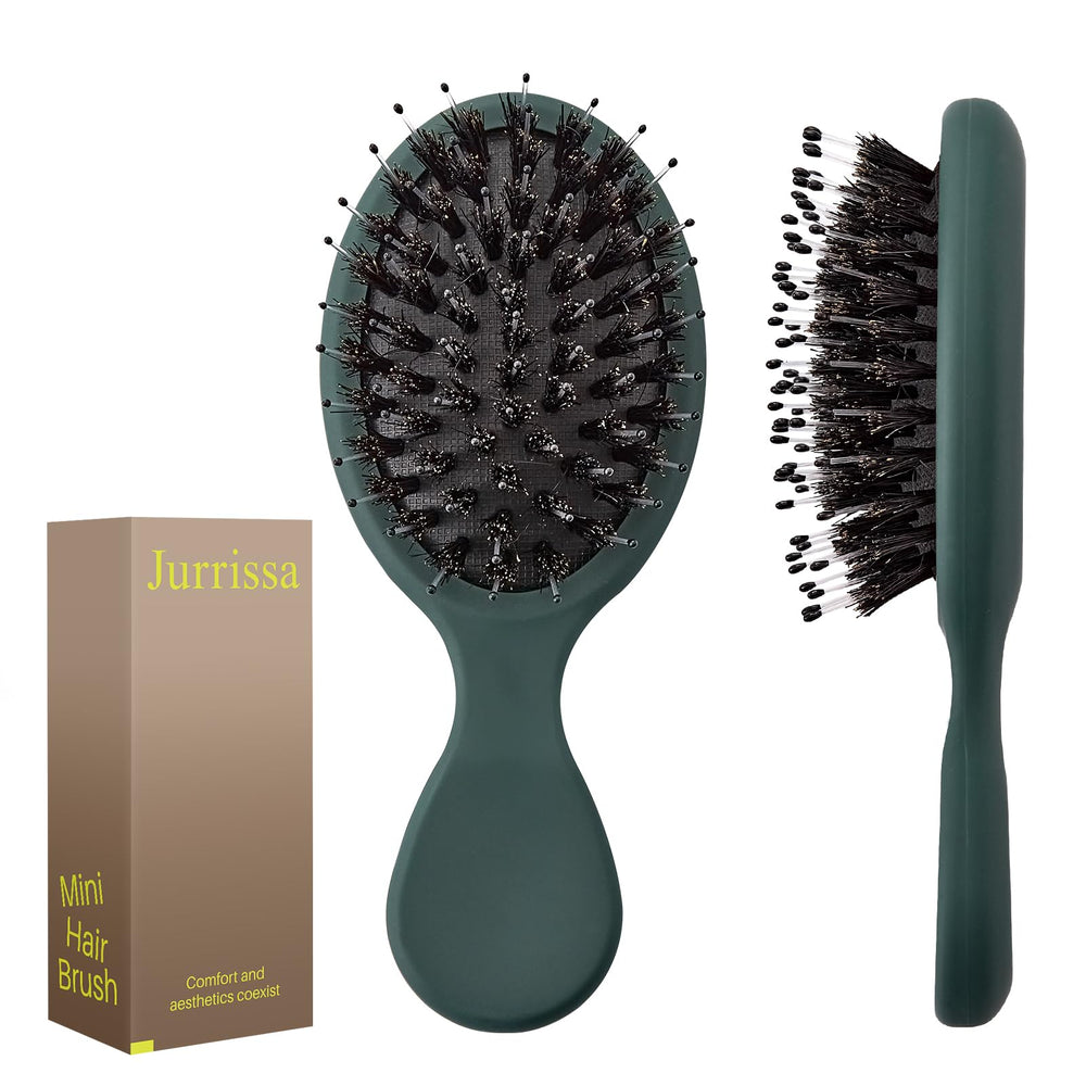 Brosse Jurrissa Mini à poils de sanglier verte, pratique pour l'emporter en poche