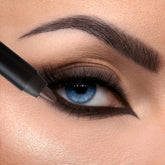 K7L Eyeliner brun foncé – applicateur doux pour une application précise.