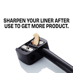 K7L Eyeliner brun foncé – effet cat-eye pour un look sophistiqué.