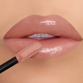 K7L brillant à lèvres rose pâle – bouteille, brillance légère et effet frais.