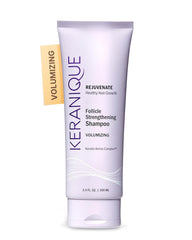 Keranique shampooing volumisant : bouteille montrant une texture légère pour cheveux fins.
