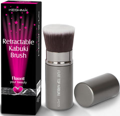 Pinceau Kabuki retractable Keshima pour fond de teint liquide, application fluide et homogène.
