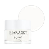 Kiara Sky Poudre Dip Blanc Lait dans son pot, texture crème pour une application homogène.