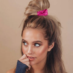 KICOSY scrunchie néon bleu, couleur vive idéale pour des tenues rétro et au quotidien.