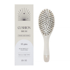 Brosse KISMETICS avec bois de sanglier pour brillance naturelle et douceur.