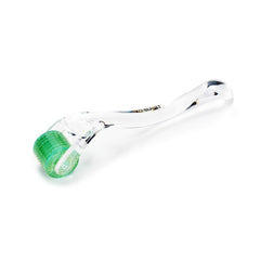Rouleau microneedling portable Koi Beauty, étui inclus pour voyage.
