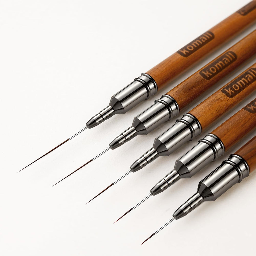 Pinceau Komall pour gel 4 mm, précision des traits fins sur ongles.