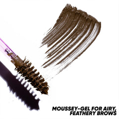 Kosas Air Brow Gel applicateur triangle pour précision sur les poils.