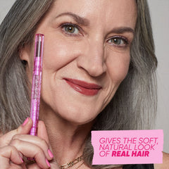 Kosas Brow Pop, brosse intégrée pour estomper et mélanger la couleur.