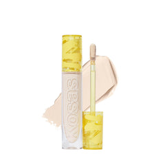 Kosas Revealer Concealer: bouteille en gros plan, texture fluide et camoufle les cernes.