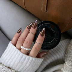 KQueenest paillettes: ongles chrome avec paillettes pour un effet lumineux.