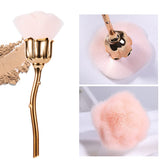 Brosse KuAoyoja rose douce, nettoyage précis des résidus de poudre sur ongles.