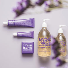 Huile d'olive naturelle, base nourrissante pour peau douce et hydratée.