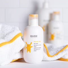LABORATORIOS BABE – emballage clair, savon pédiatrique, rituel douche des enfants.