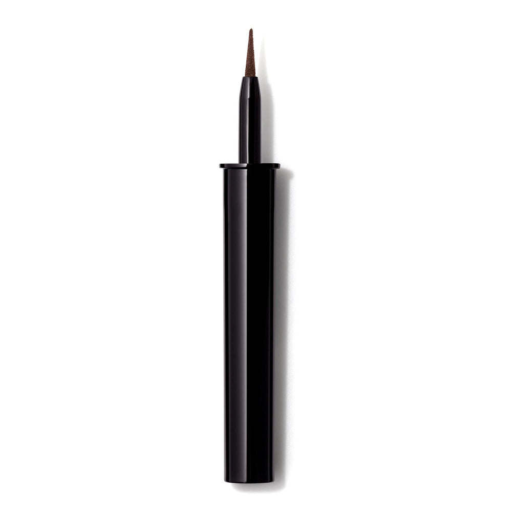 Lancôme Artliner - pointe feutre précise pour un tracé net et longue tenue.