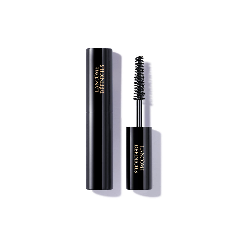 Lancôme Définicils avec sa brosse hérisson pour une définition précise des cils.