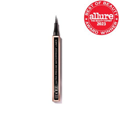 Lancôme Idôle Liner pigment noir lumineux pour une couleur satinée durable.