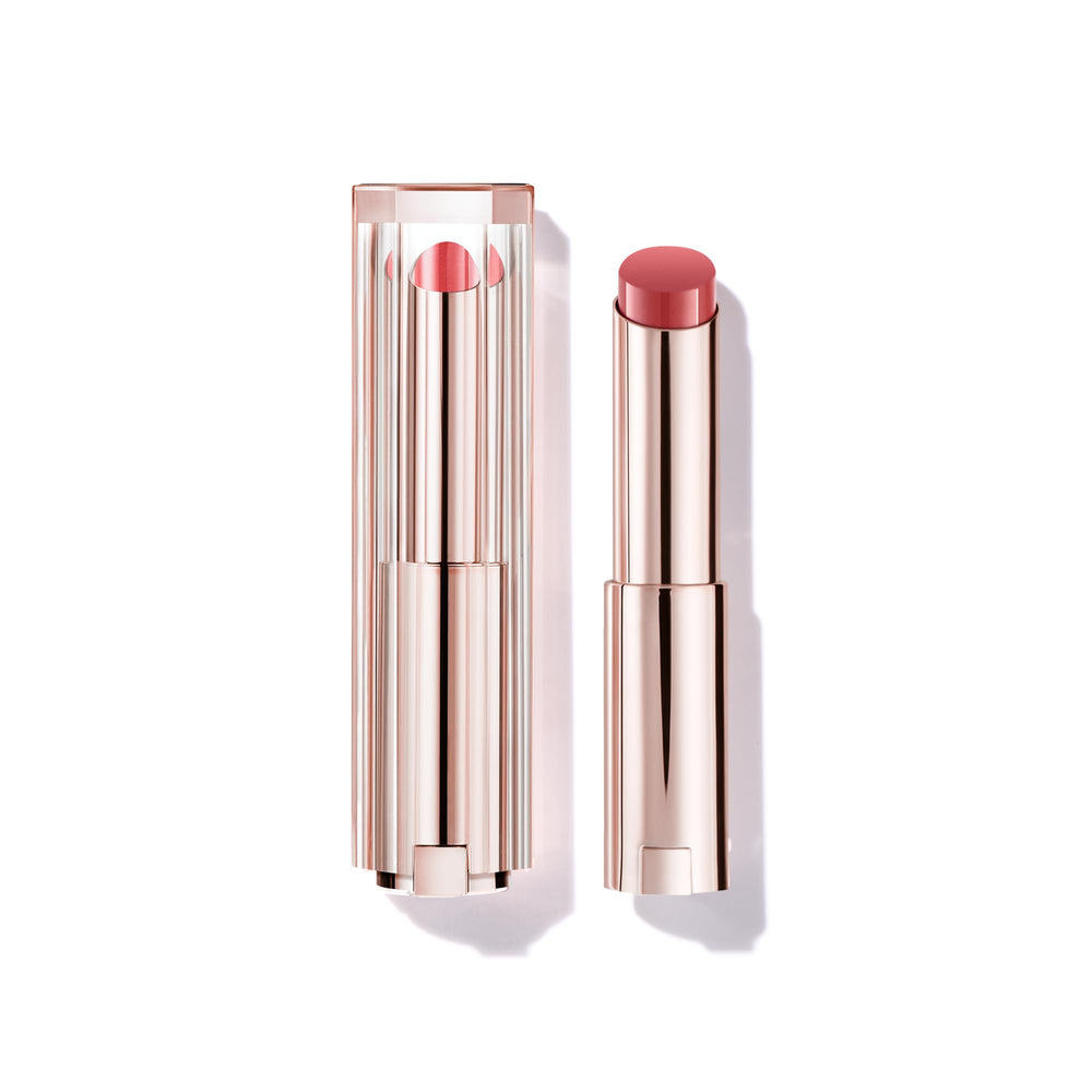 Lancôme Lip Idôle Butterglow s'applique sur les lèvres, hydratation durable.