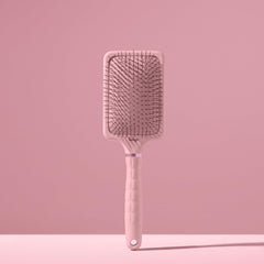 Brosse démêlante L'ANGE HAIR, poils nylon doux pour démêlage sans tiraillement.
