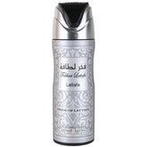 Lattafa Fakhar pour Homme – Bouteille bleu moderne pour une allure durable.