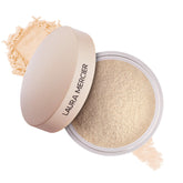 Laura Mercier Poudre Libre Ultra-Blur translucide—texture ultra-fine pour flouter pores et imperfections.
