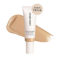 Laura Mercier Teint Maple, aperçu teinte Maple sur peau, rendu naturel.