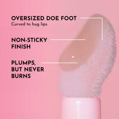 Effet plump subtil avec Lawless gloss, contours des lèvres plus définis.