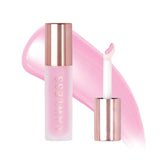 Gloss Lawless Forget the Filler fraise-milkshake sur lèvres avec hydratation légère et brillance.