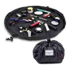 Lay-n-Go Cosmo Layflat ouvre rapidement le sac pour accéder aux cosmétiques