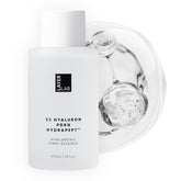 LayerLab Hyaluronic Première Essence flacon translucide révèle texture légère et hydratante.