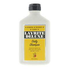 Layrite Daily Shampoo, bouteille visible, nettoyage en douceur et cheveux prêts au coiffage.