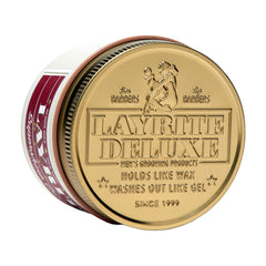Coiffage lisse et poli grâce à Layrite Supershine Cream sur cheveux courts à moyens.