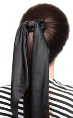 Enveloppement-chignon satin LFOUVRE, coiffure sécurisée et chic.