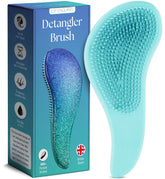 Brosse démêlante Lily England tenue en main pour un démêlage rapide et sans douleur.