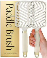 Brosse Lily England Paddle beige, prise en main confortable pour démêler en douceur les cheveux fins